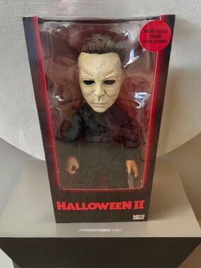 Mezco 15” Halloween II Michael Myers Mega Scale Talking Action Figure